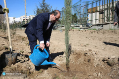 گزارش خبرگزاری ایکنا از درختکاری در موسسه ژئوفیزیک دانشگاه تهران همزمان با هفته منابع طبیعی با حضور دکتر سید محمد مقیمی رئیس دانشگاه تهران