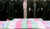 اقامه نماز رهبر انقلاب بر پیکر رئیسجمهور شهید و همراهان گرامی ایشان